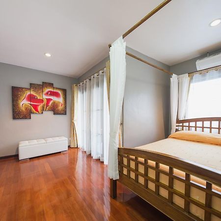 Luxury Town House In The Heart Of The Old City เชียงใหม่ ภายนอก รูปภาพ