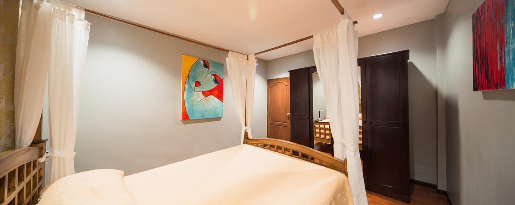 Luxury Town House In The Heart Of The Old City เชียงใหม่ ภายนอก รูปภาพ
