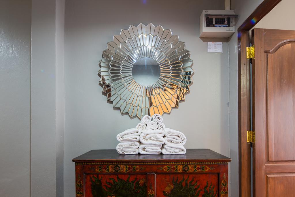 Luxury Town House In The Heart Of The Old City เชียงใหม่ ภายนอก รูปภาพ