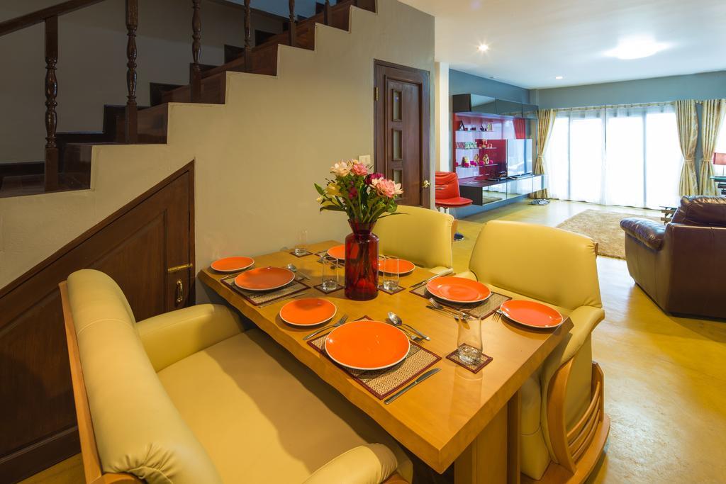 Luxury Town House In The Heart Of The Old City เชียงใหม่ ภายนอก รูปภาพ