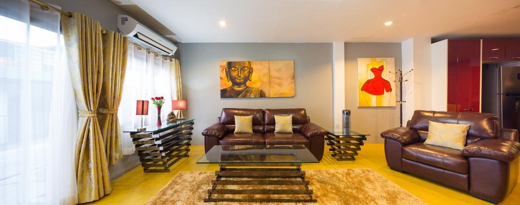 Luxury Town House In The Heart Of The Old City เชียงใหม่ ภายนอก รูปภาพ